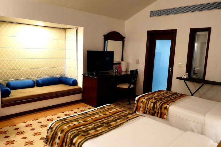 Room 4 of 117