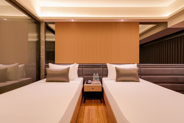 Room 13 of 72