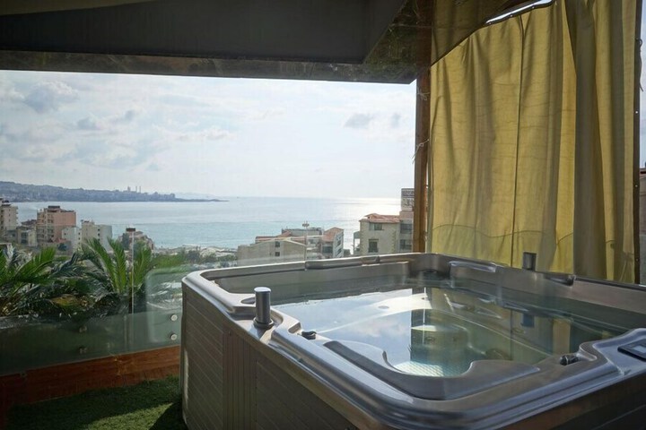 Hot Tub 50 of 61
