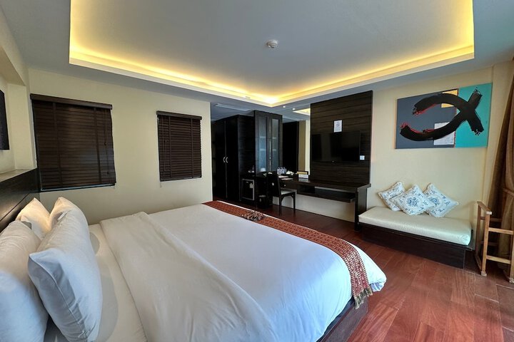 Room 18 of 90