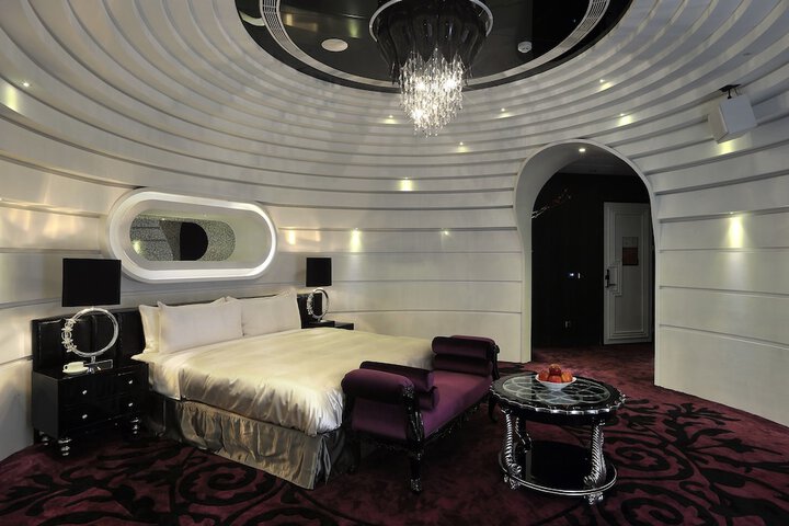 Room 8 of 38