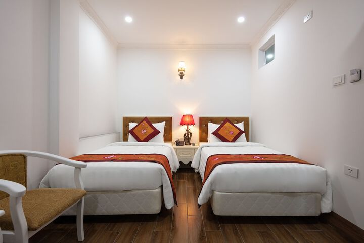 Room 5 of 33