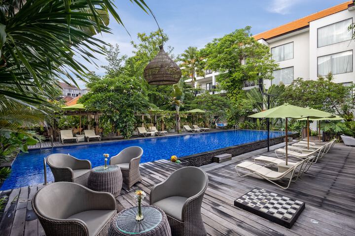 Hotel with Pool