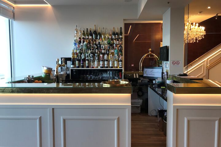 Lounge 54 of 71