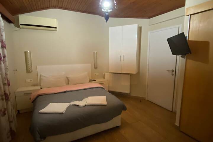 Room 7 of 13