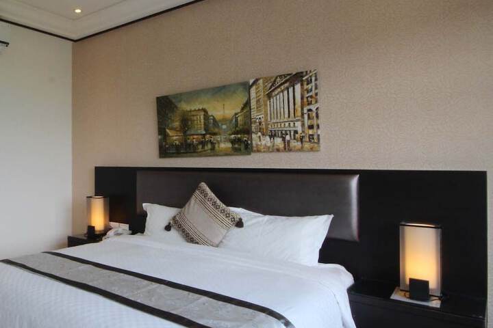 Room 6 of 42