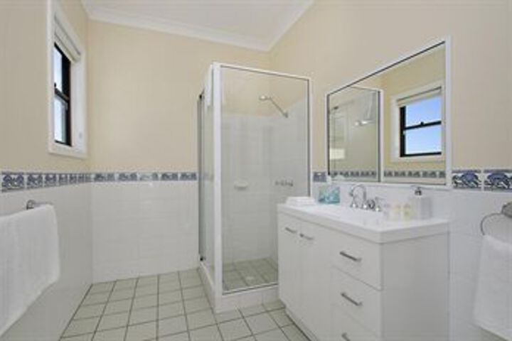 Room 4 of 38