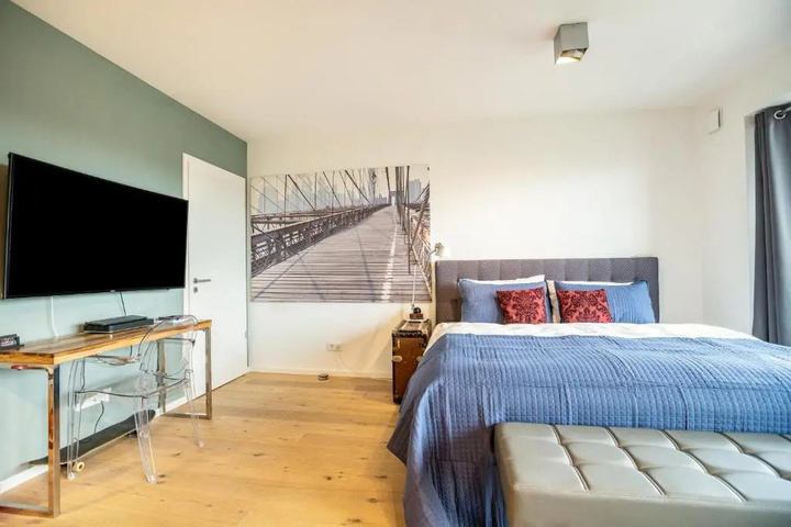 Room 2 of 13