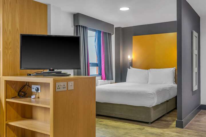 Room 17 of 29