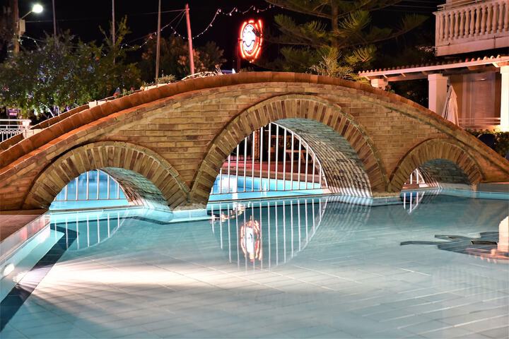 Hotel Pool