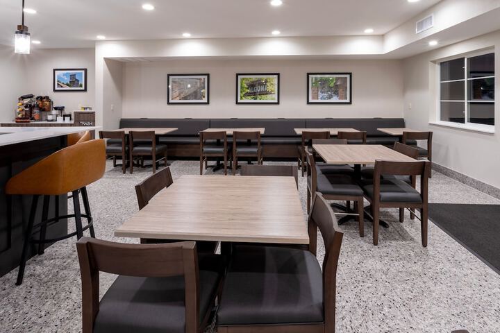 Breakfast/Coffee Service 21 of 25