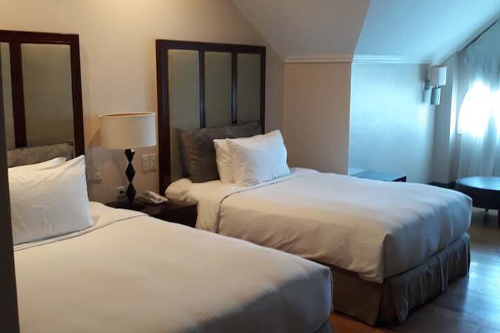 Room 11 of 27