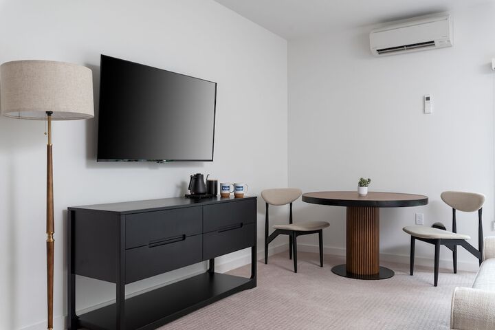Room 43 of 59