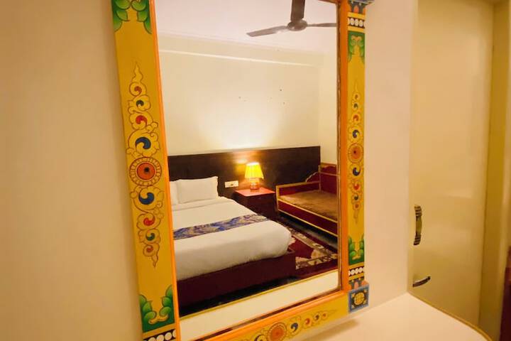 Room 80 of 214