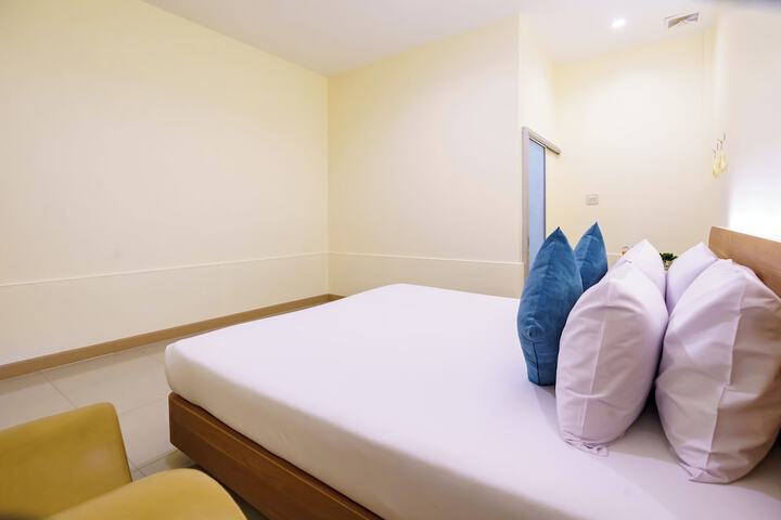 Room 6 of 19
