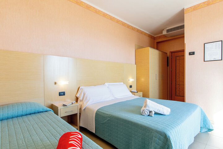 Room 33 of 86