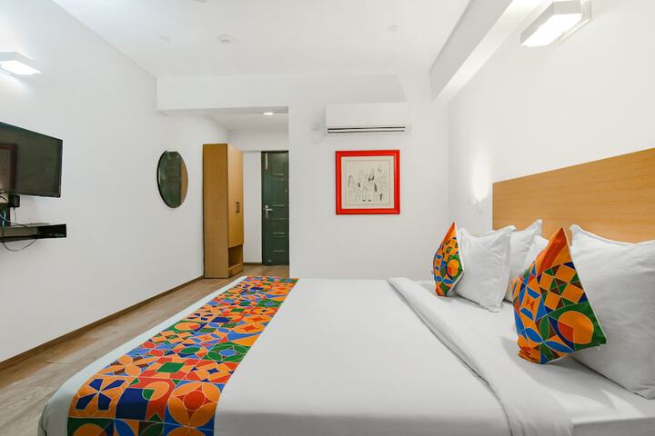 Room 25 of 38