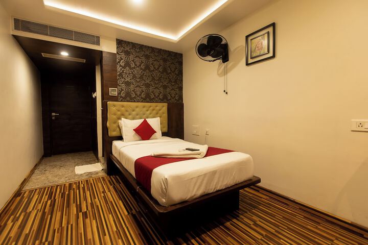 Room 11 of 27