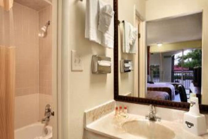Room 2 of 6