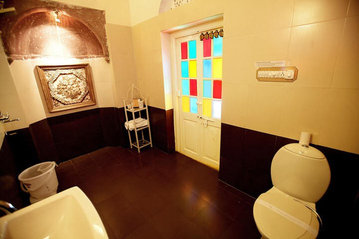 Room 53 of 97