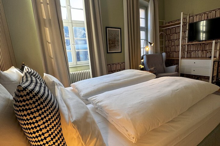 Room 73 of 179