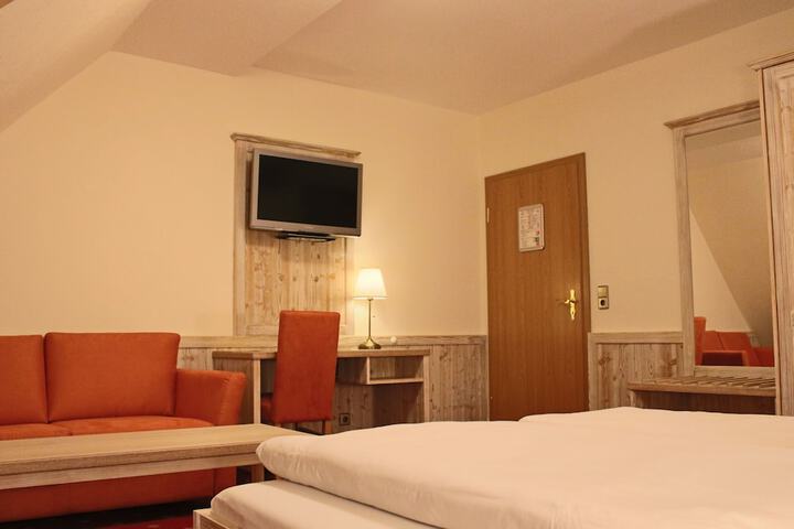 Room 17 of 40