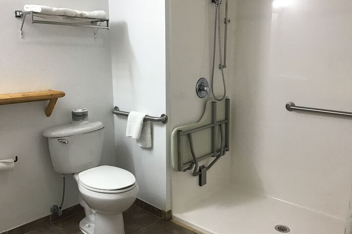 Room 25 of 28
