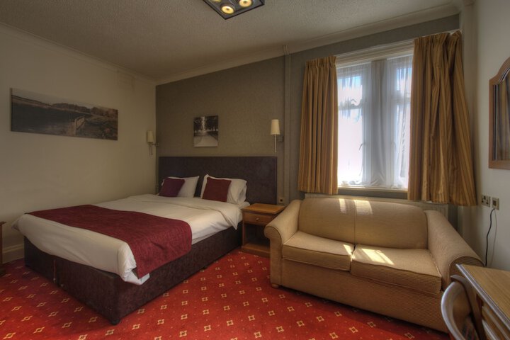 Room 6 of 40