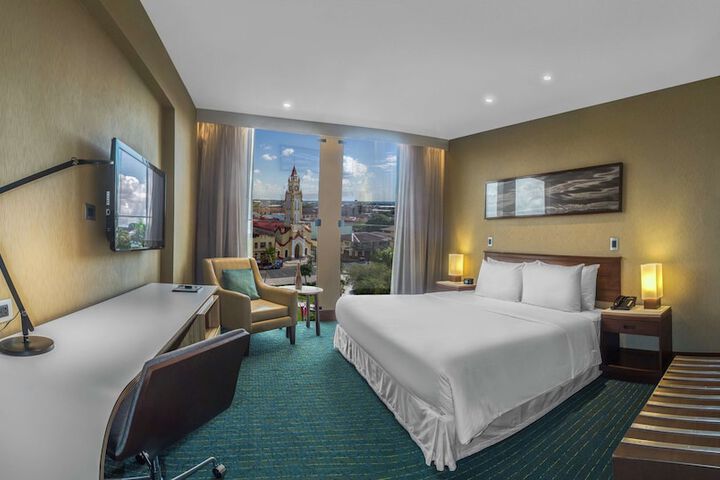 Room 21 of 83