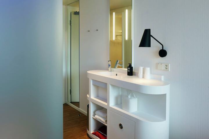 Room 21 of 43