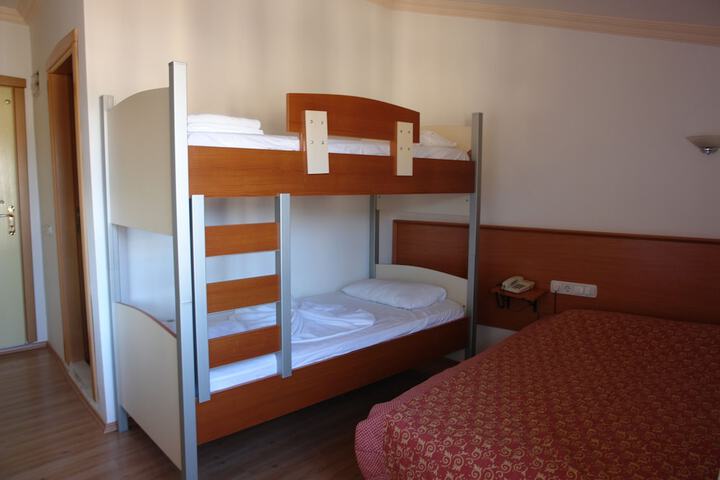 Room 5 of 8