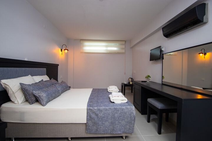 Room 8 of 18