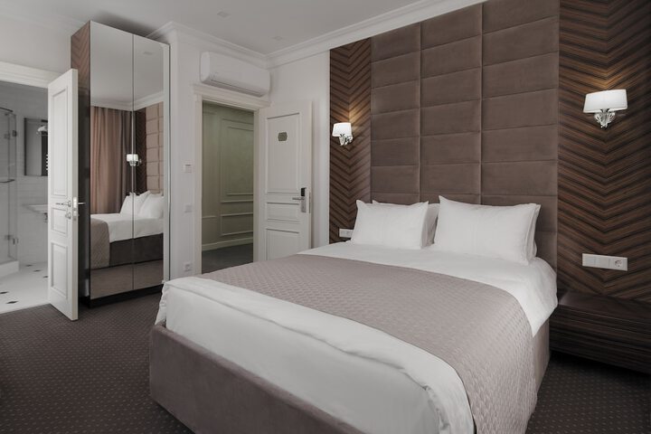 Room 14 of 32