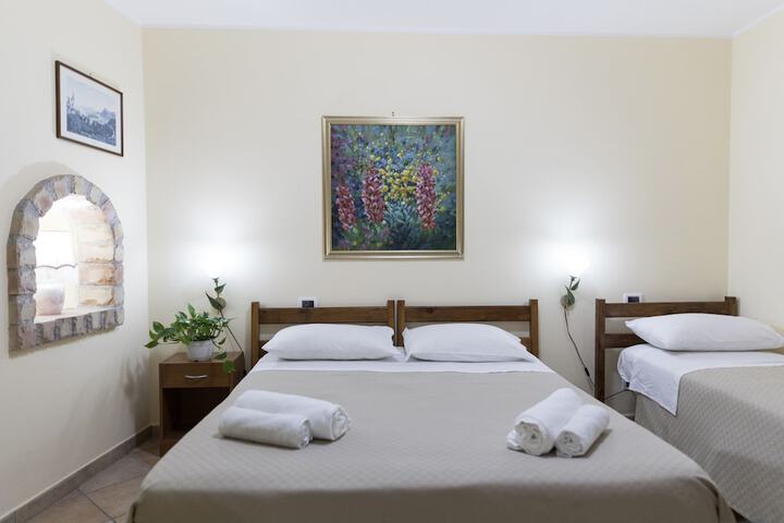 Room 3 of 45