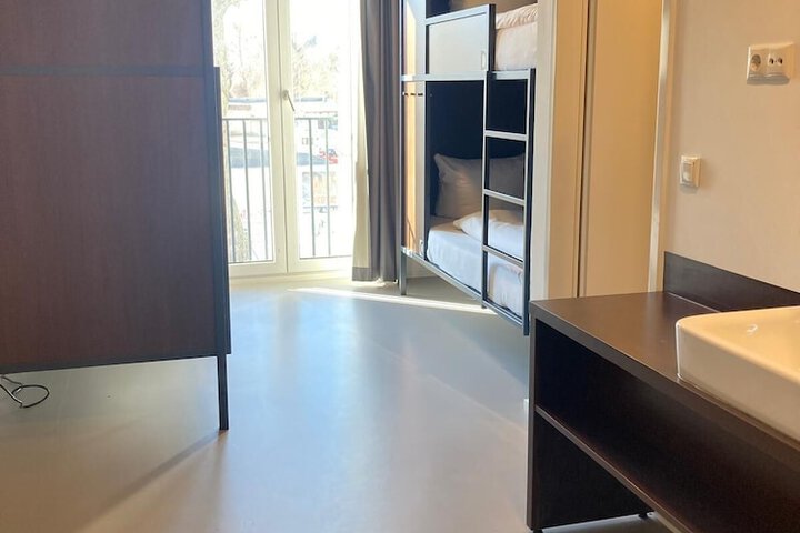 Room 32 of 72