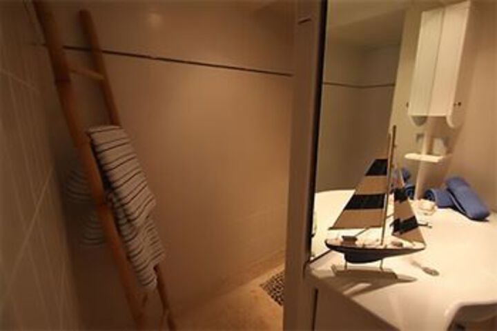 Room 5 of 79