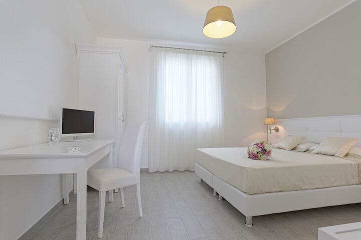 Room 32 of 60