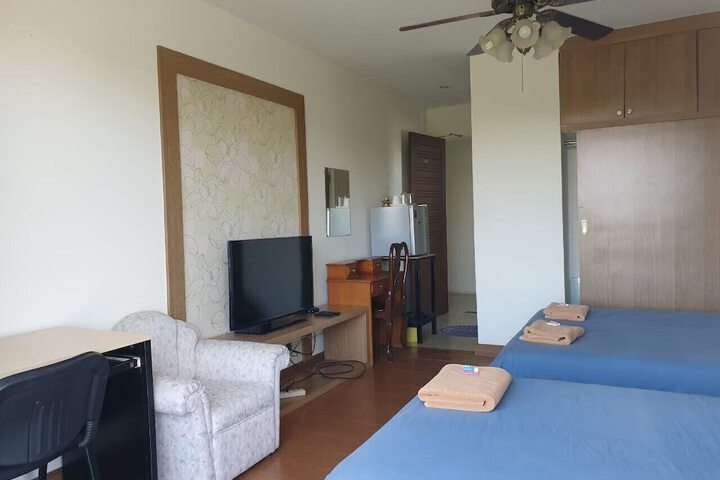 Room 8 of 263