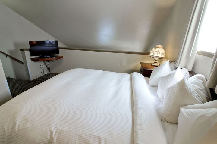 Room 14 of 33