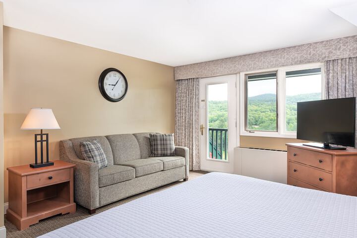 1 King Bed (1 of 5)