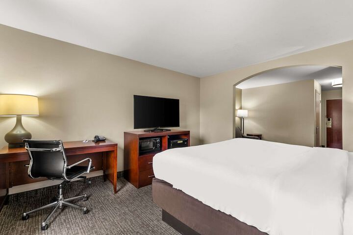 Upgrade Suite 2 Double Beds (1 of 5)