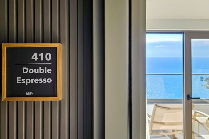 Room 9 of 31