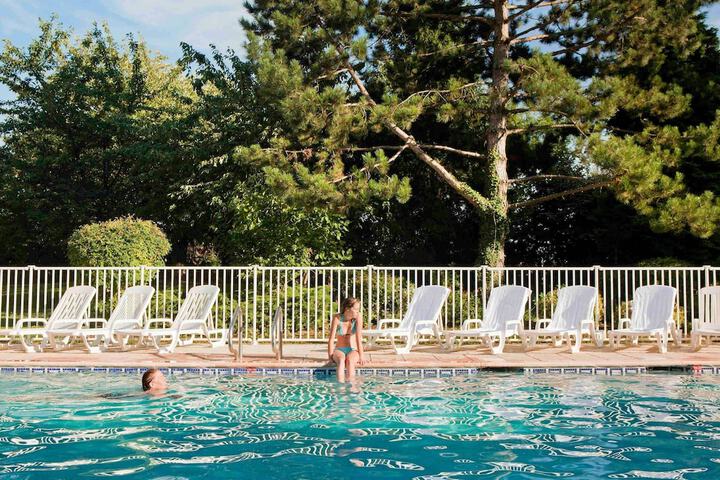 Pool Hotel