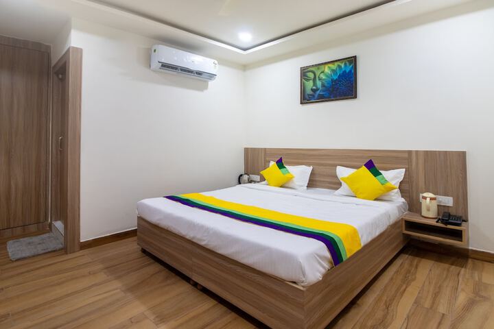 Itsy Hotels Krishna Residency Govardhan Chauraha