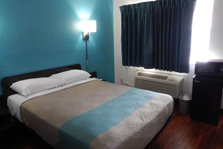 Room 10 of 24