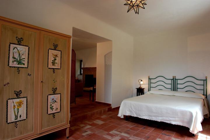 Room 3 of 41