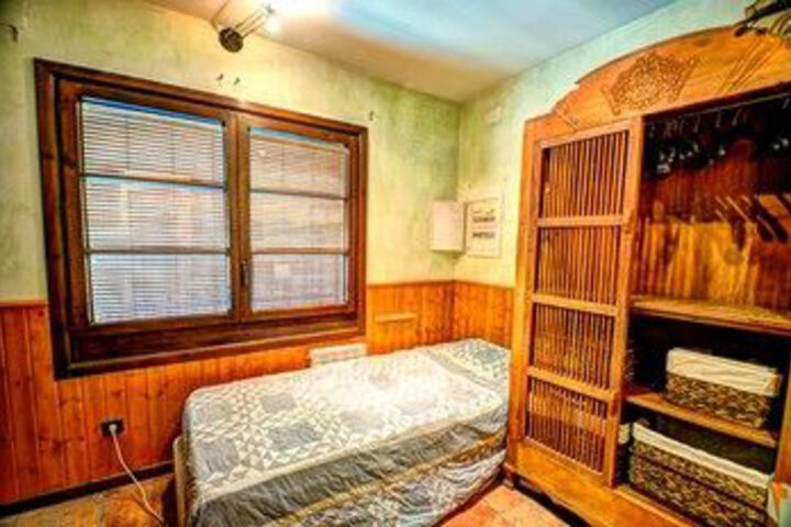 Room 10 of 31