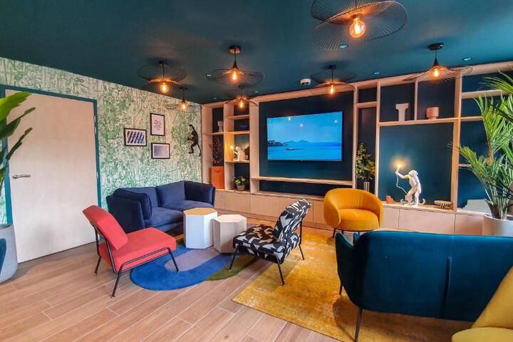 Shared lounge/TV area