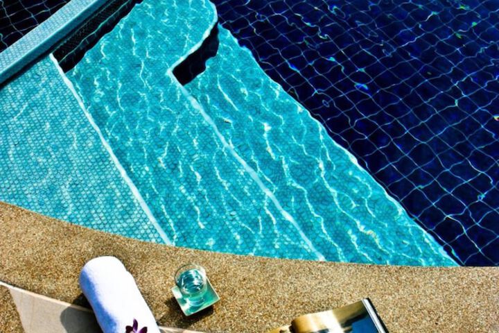 Hotel with Pool