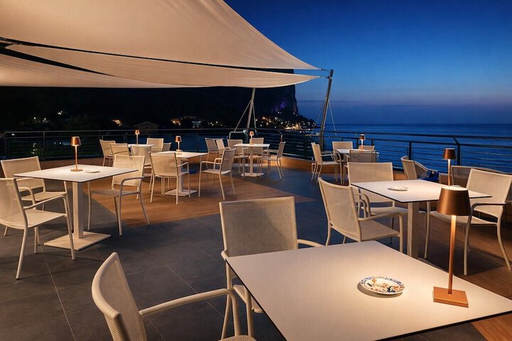 Dining 14 of 19